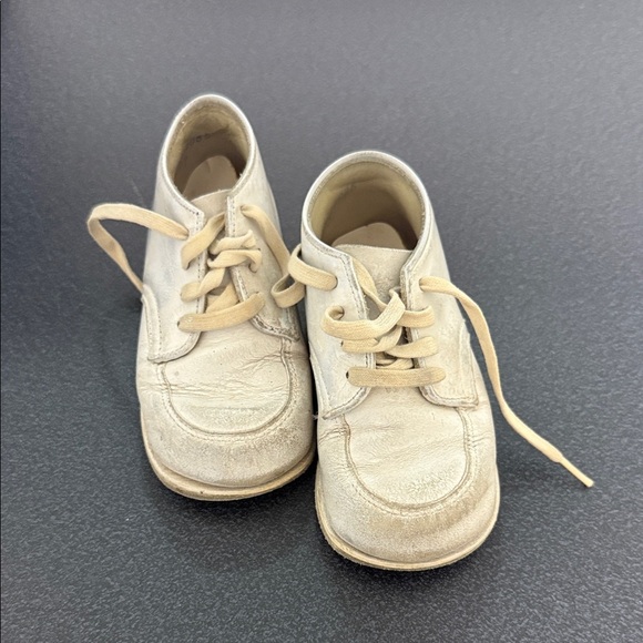 Classic Cream Kids Shoes vintage - Picture 1 of 3